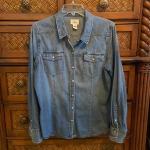 Women’s, size Large, Levi’s button down shirt
